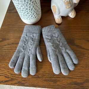 Lined gray gloves